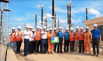 EVNGENCO1 visits and encourages construction forces at the 500kV Circuit 3 Transmission Line Substation