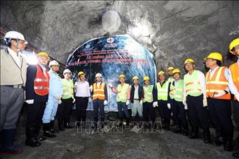 Thông hầm dẫn nước Nhà máy thủy điện Đa Nhim mở rộng