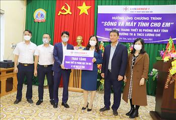 Nhiệt điện Nghi Sơn trao tặng trang thiết bị phòng học máy tính cho Trường Tiểu học và THCS Lương Chí