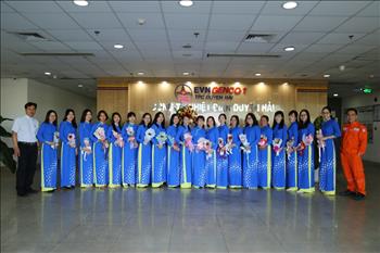 Công ty nhiệt điện Duyên Hải tổ chức thăm hỏi nữ CBCNV nhân ngày Quốc tế phụ nữ 08/3